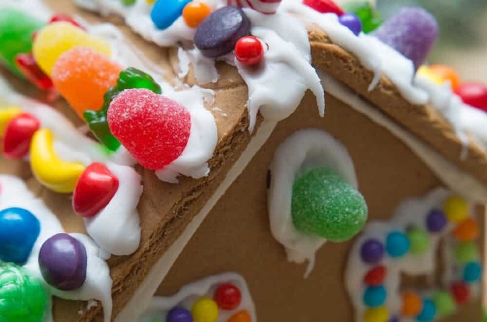 Build a gingerbread house kit