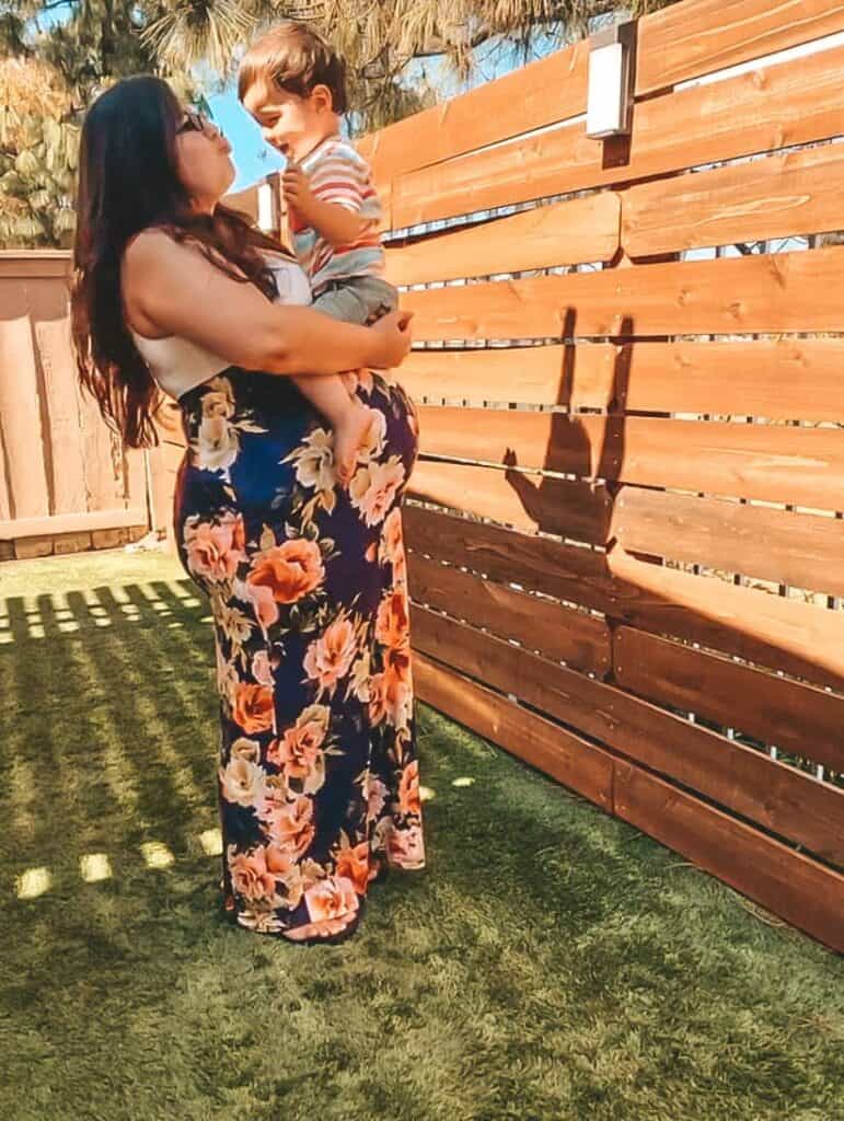 backyard maternity photo