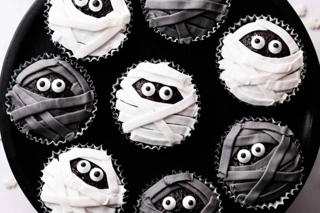 this image shows some spooky mummy halloween cupcake balls - a yummy recipe for halloween